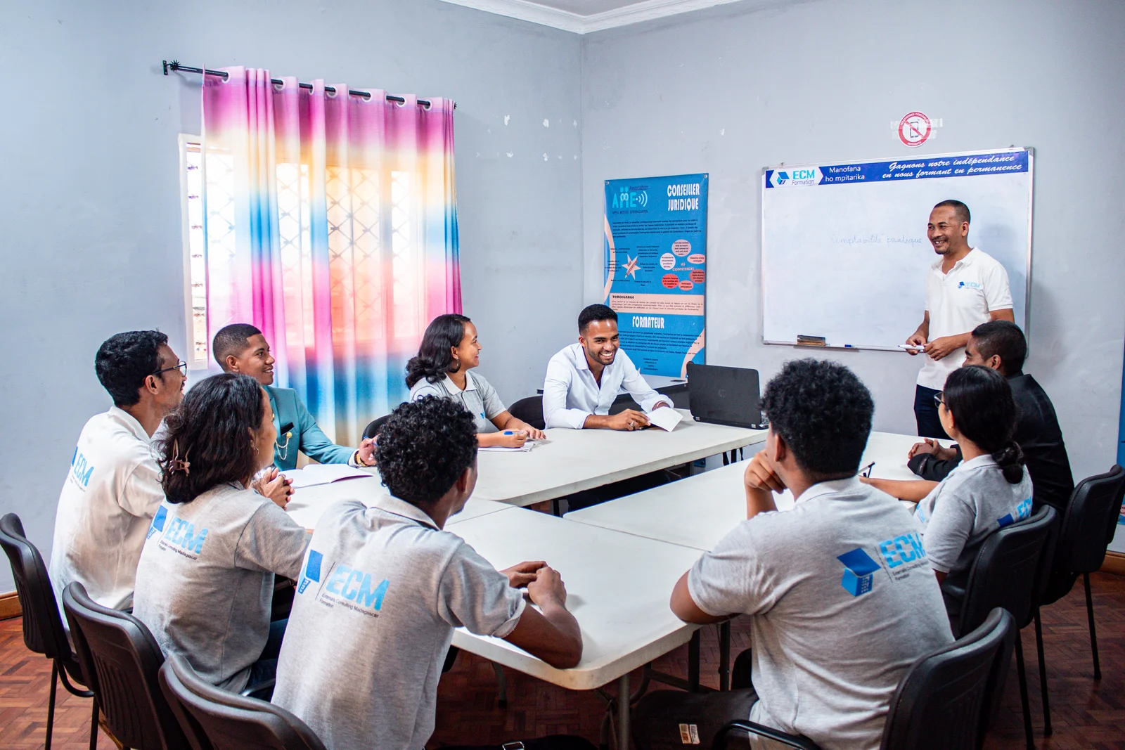 Formation professionnelle ECM SoArea - des étudiants en situation de travail